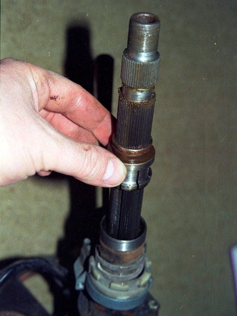 The split collet can then be removed by sliding it over the inner column splines